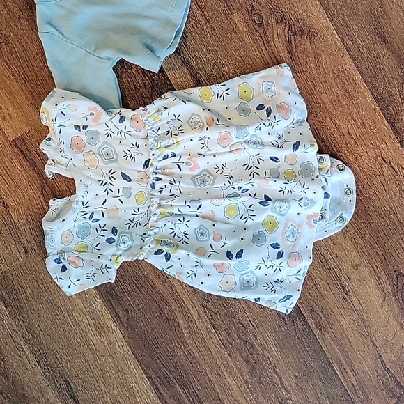 0-3 month Carter's newborn dress with sweater - Picture 2 of 3